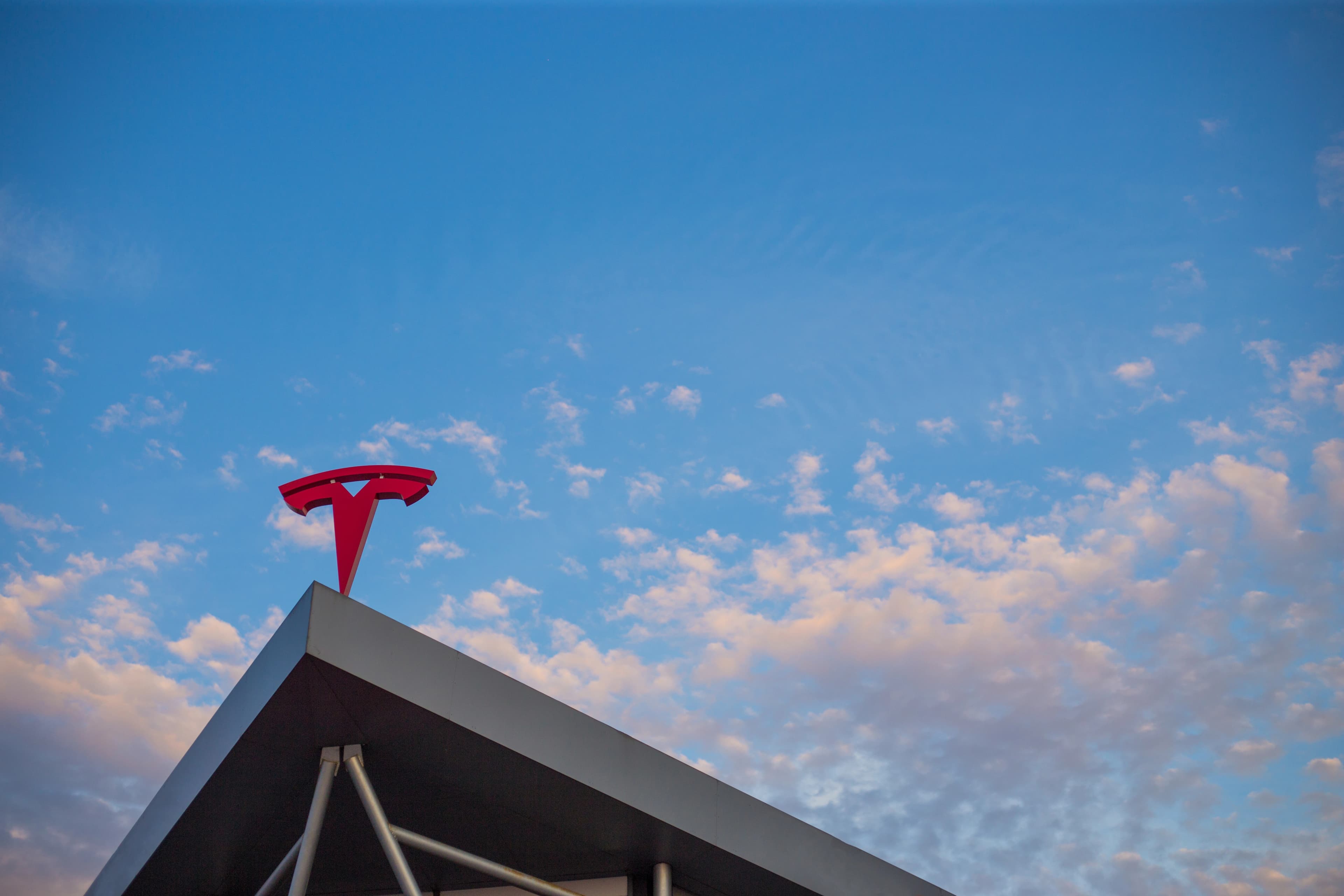 Tesla Hisseleri Düşüşte!