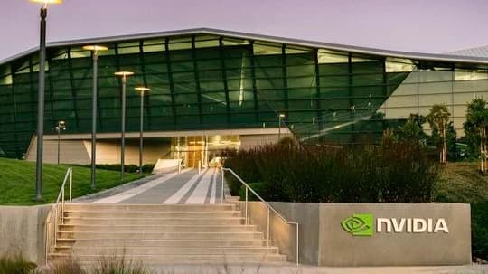 NVIDIA Hissesi Rekor Kırdı! 4 Trilyon Dolar Değer!